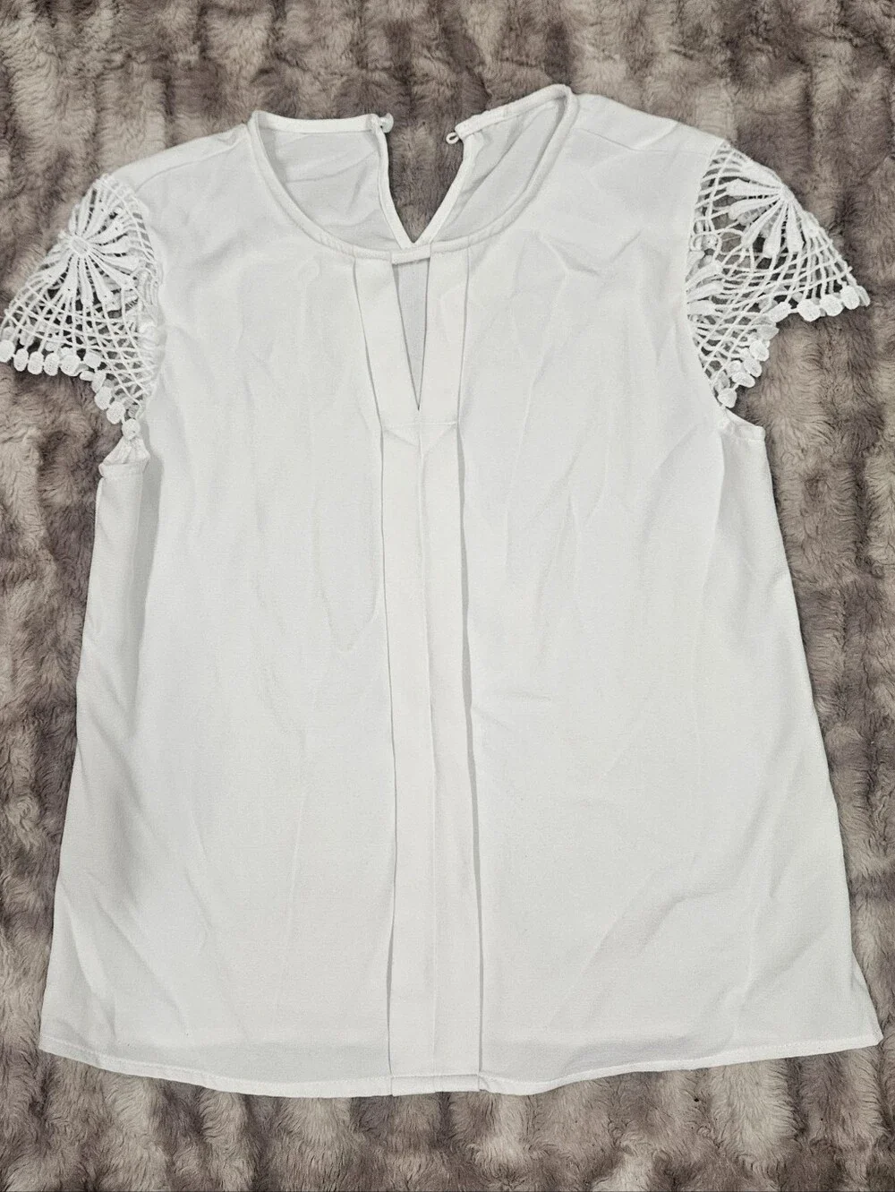 Boho White Crochet Lace Cap Sleeve Blouse – Keyhole Neck Pleated Top